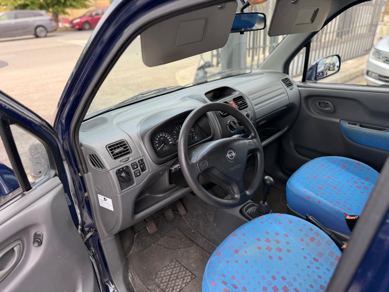 Opel Agila 1.2 16V Color Edition
