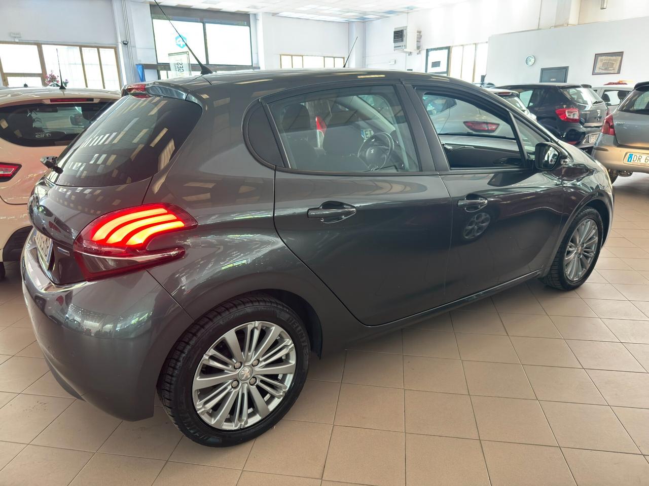 Peugeot 208 PureTech 82 5 porte Allure