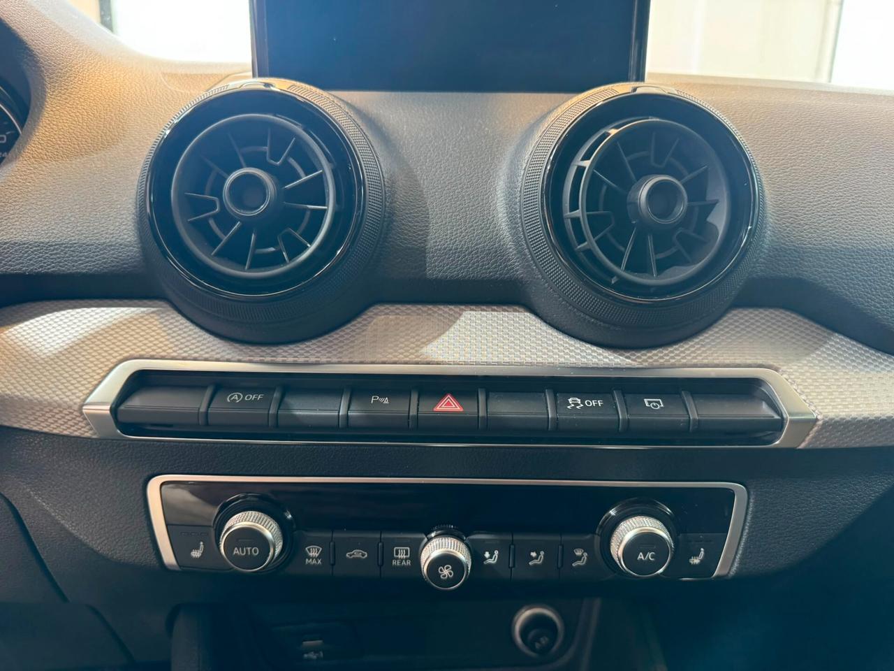 Audi Q2 40 TFSI quattro S tronic Business