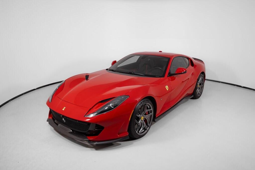 Ferrari 812 SUPERFAST - NOLEGGIO LUNGO TERMINE