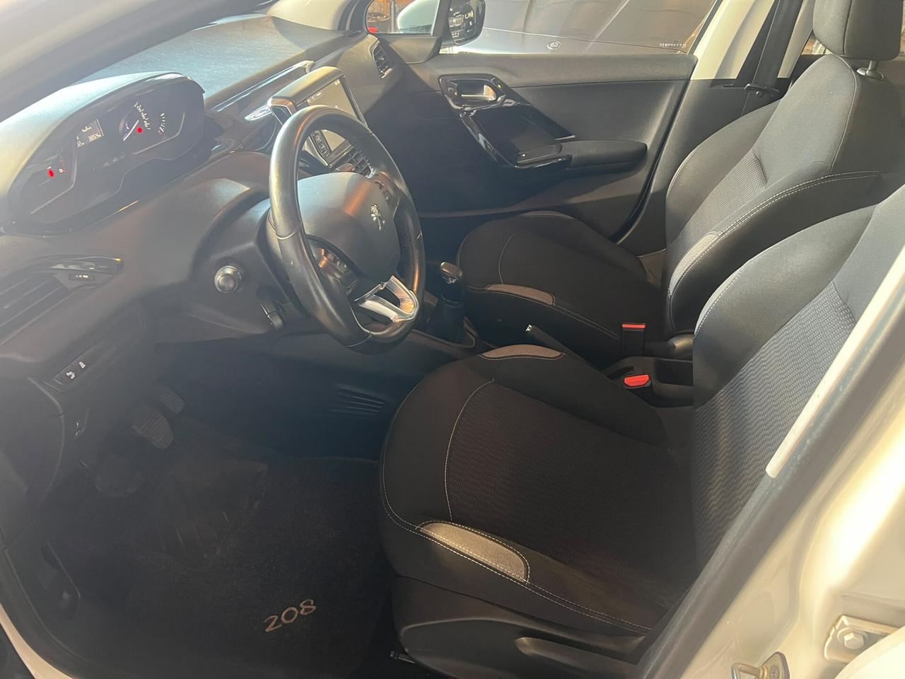 Peugeot 208 1.6 HDi 75 CV 10/2015