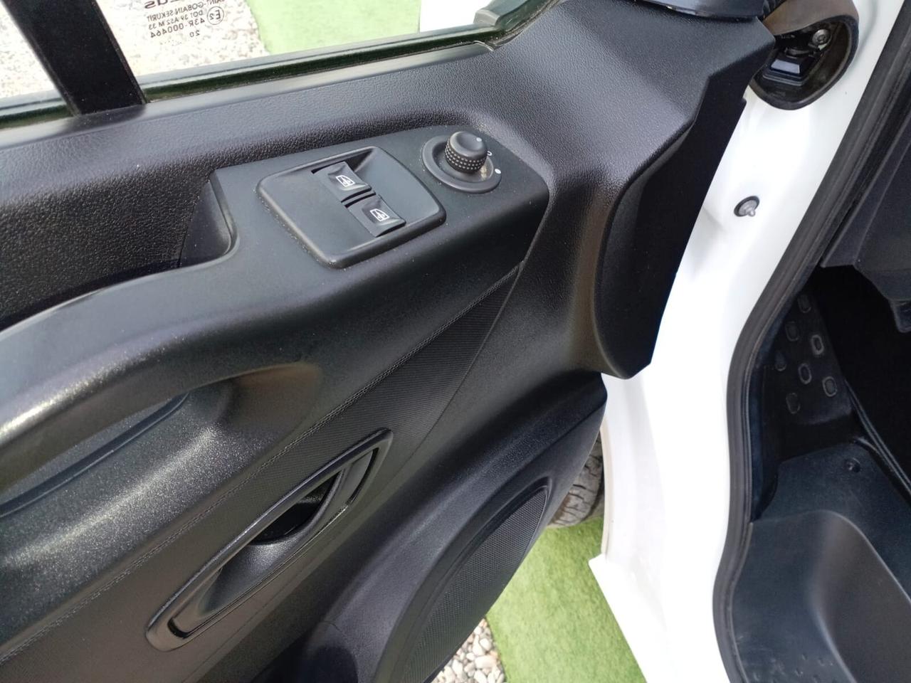 Renault Trafic FURGONE 3 POSTI TRIPLA APERTURA iva esposta