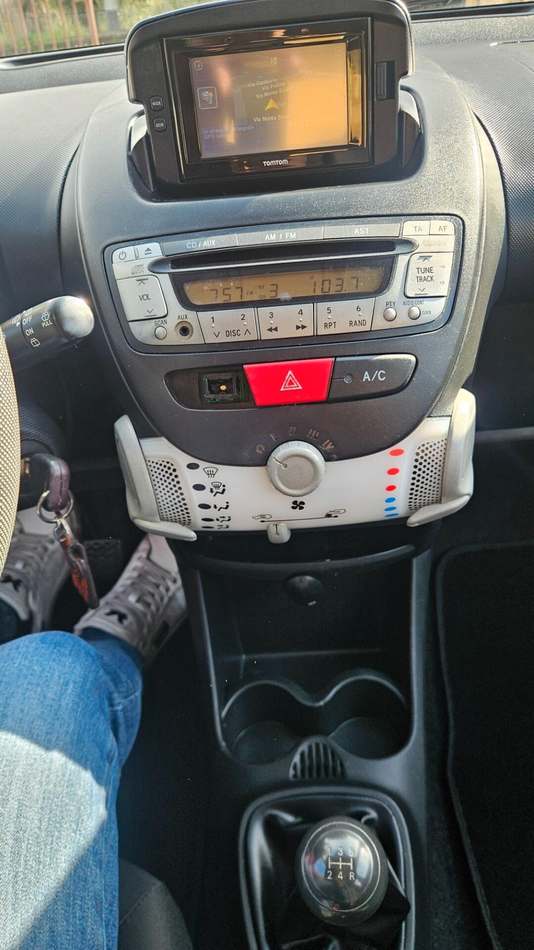 Toyota Aygo 1.0 VVT-i 69 CV 5 porte x-cool MMT