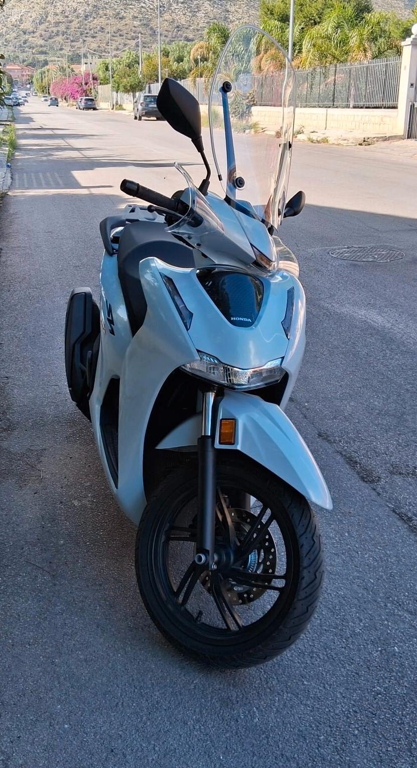 Honda SH 350 vendesi sh 350 nuovissimo km 4.000 per info 3279411053