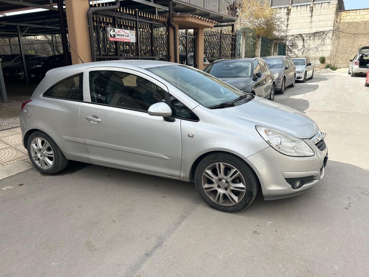 Opel Corsa 1.2 3 porte Club