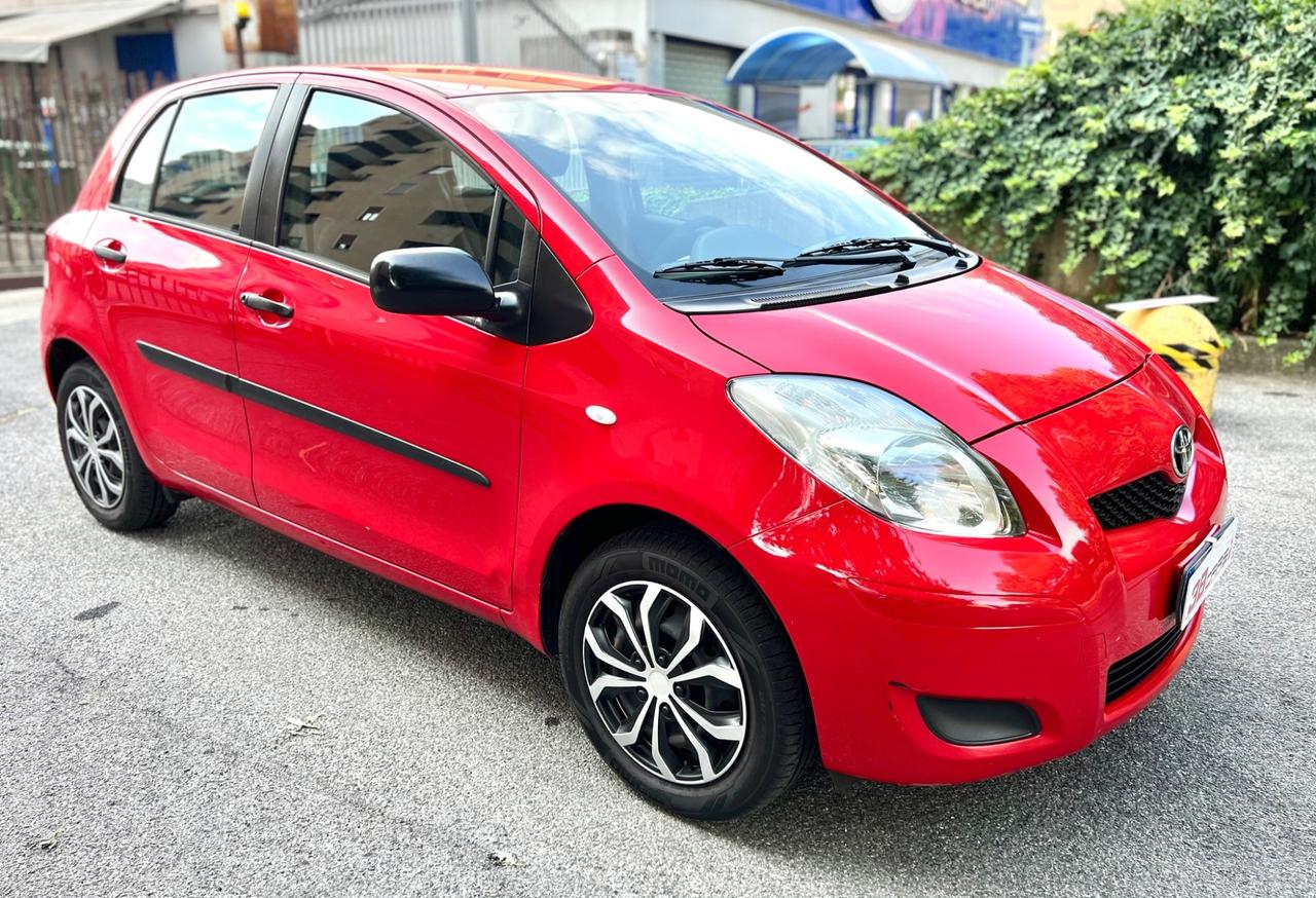 Toyota Yaris 1.0 benzina €5 OK NEOPATENTATI