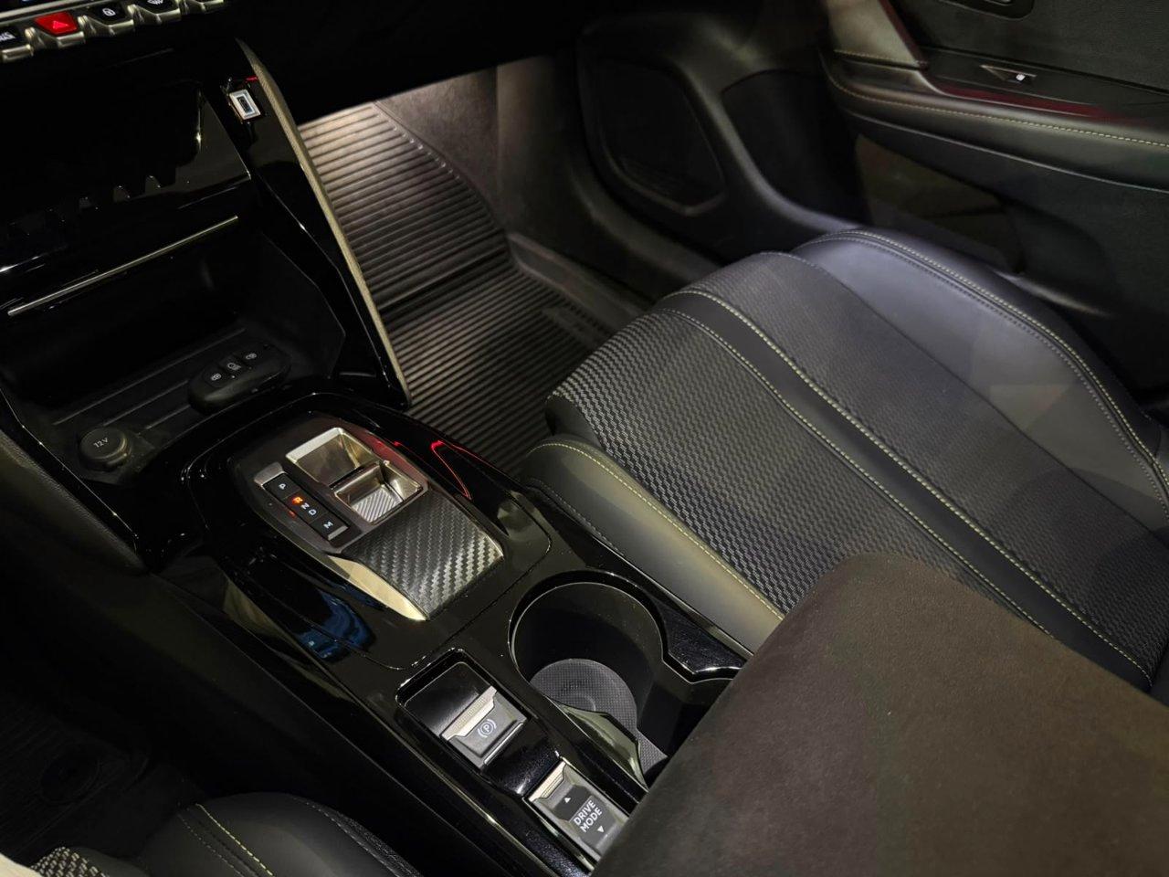 Peugeot 208 1.2 hybrid GT 110cv e-dcs 6