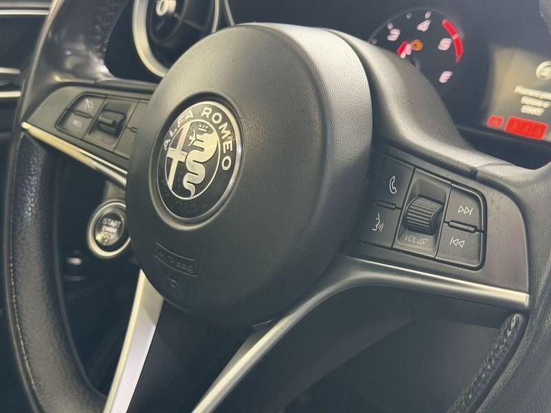 Alfa Romeo Giulia 2.2 Turbo MT6 150 CV Business Launch Ed
