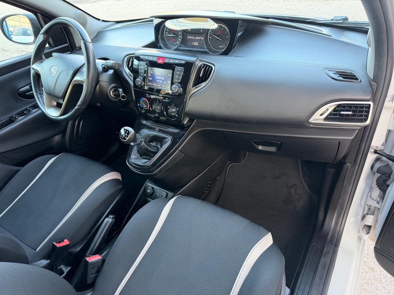 Lancia Ypsilon 1.2 benzina 69 cv 12/2020 52.000 km