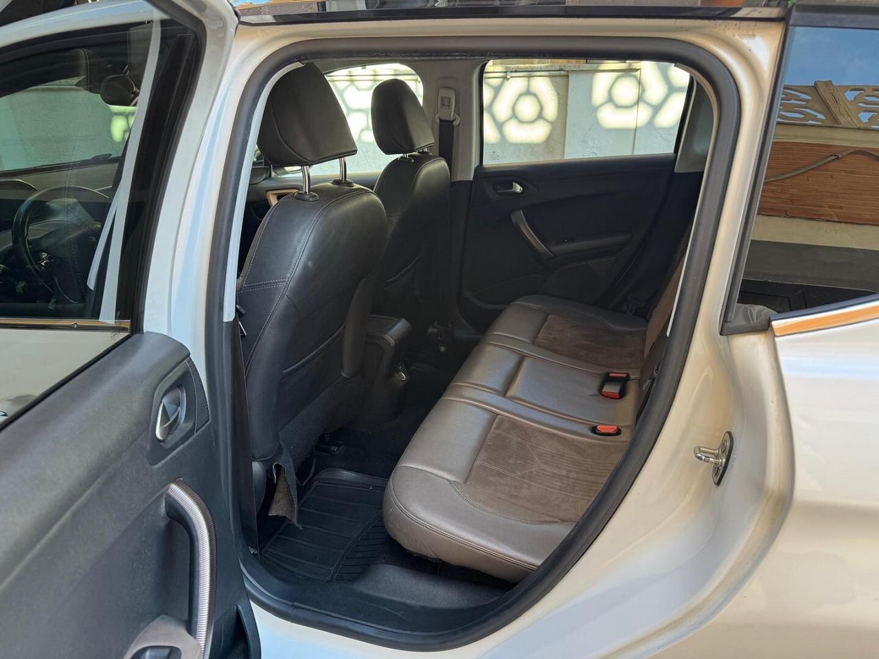 PEUGEOT 2008 1.6 e-HDi 115CV Start&Stop Allure