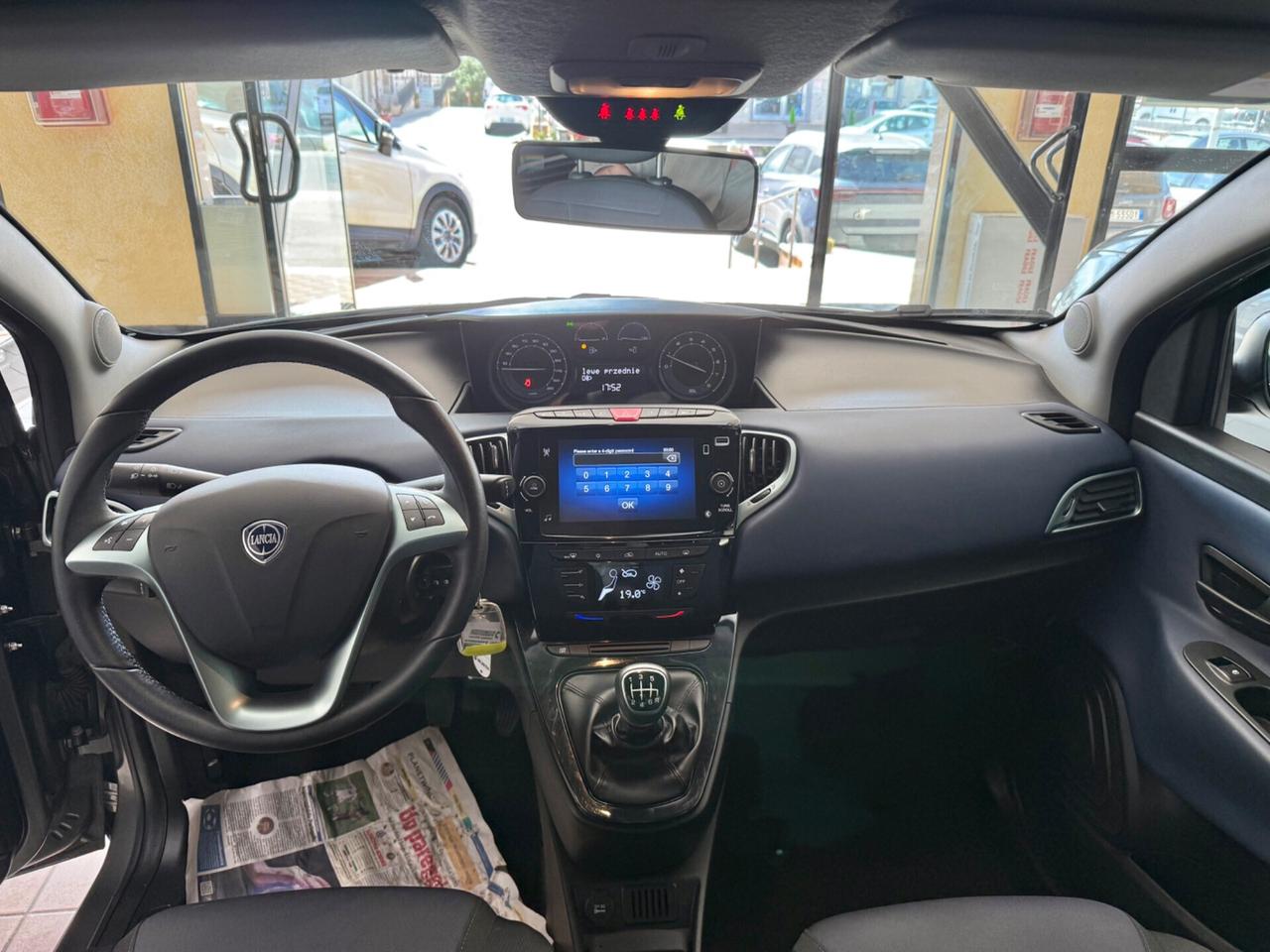 Lancia Ypsilon 1.0 FireFly 5 porte S&S Hybrid Platino