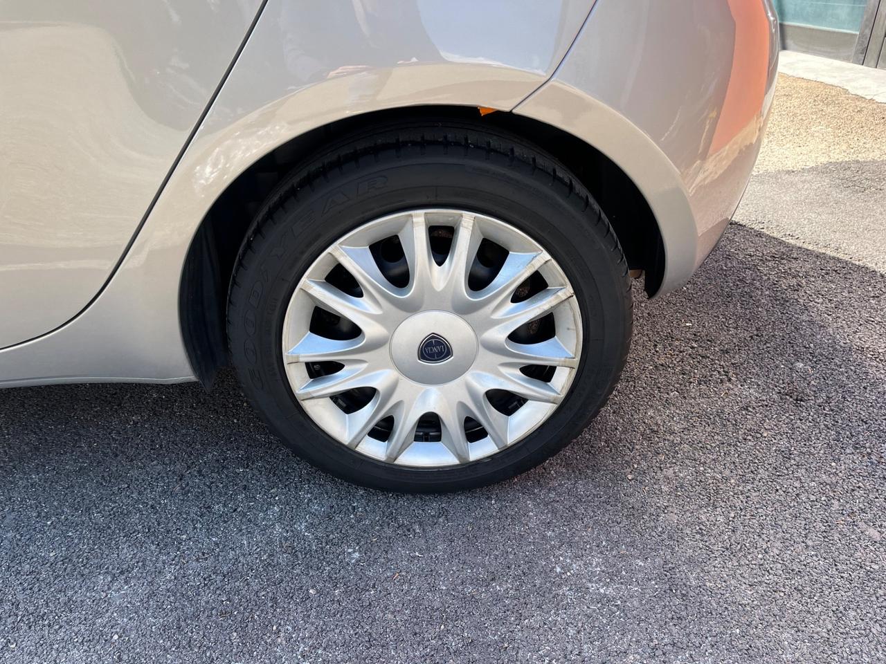 Lancia Ypsilon 1.2 69 CV Black/Red-km72000-