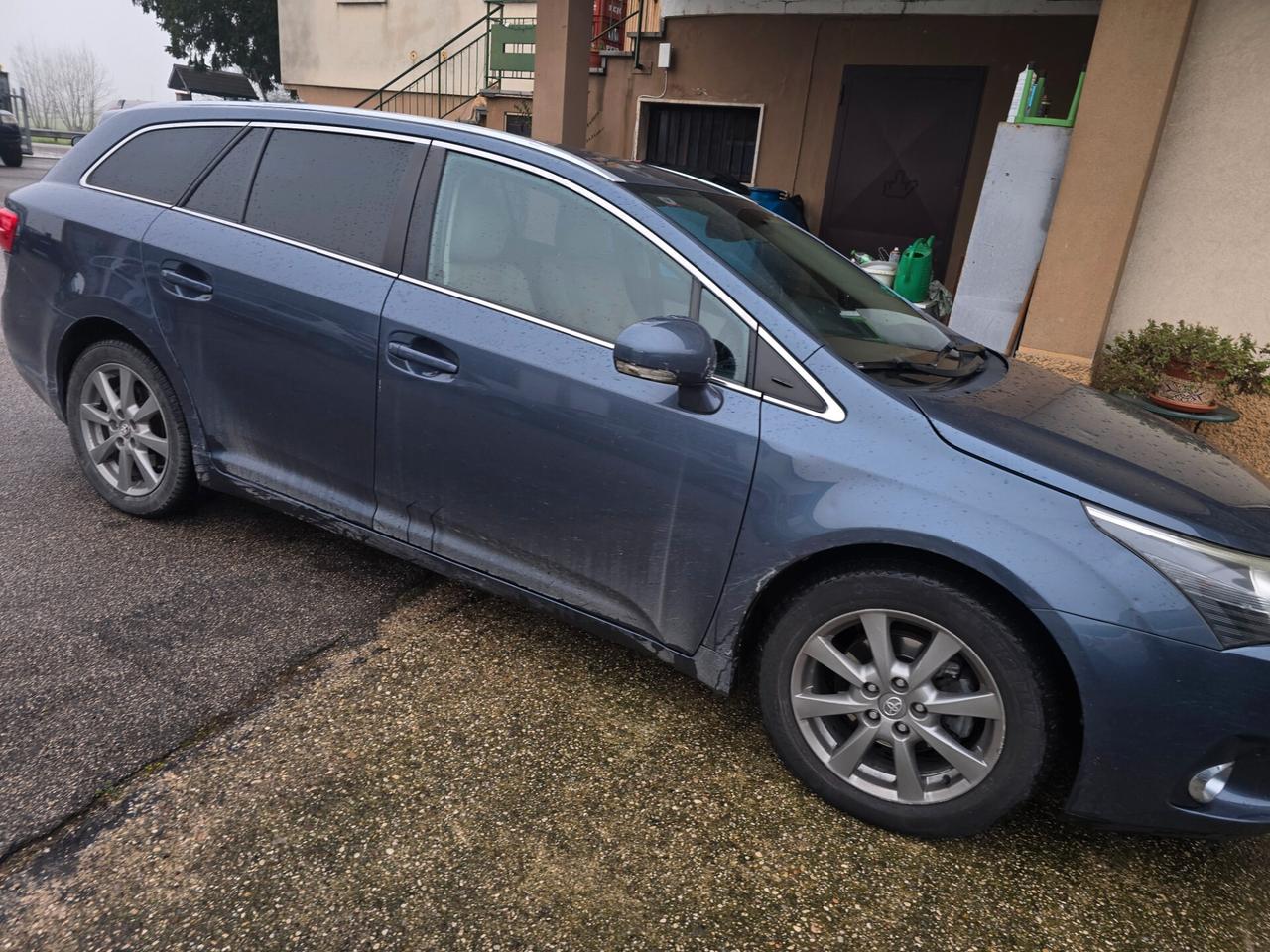 Toyota Avensis 2.0 D-4D Wagon Lounge