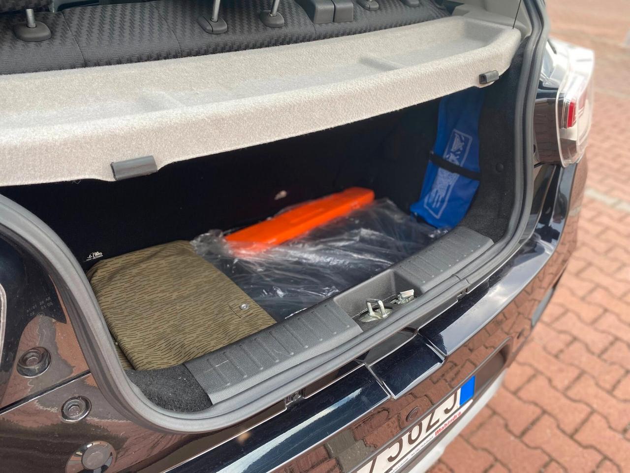 MAHINDRA KUV 100 FULL OPTIONAL 1.2cc