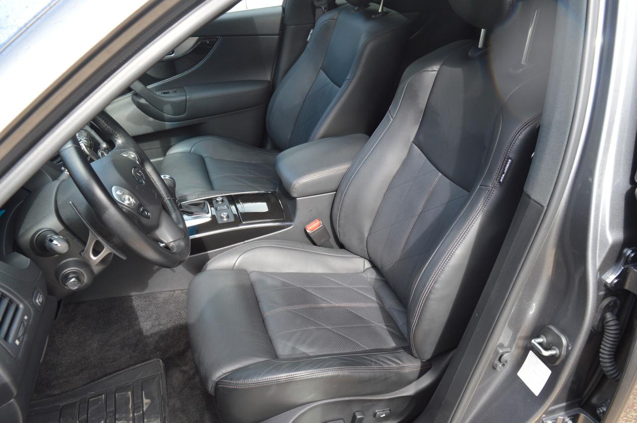 Infiniti QX70 3.0 diesel V6 AT S Premium