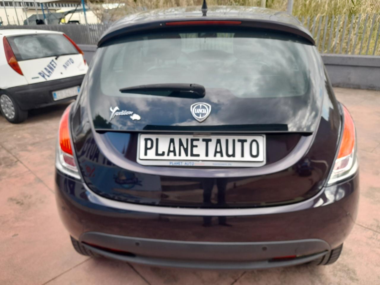 Lancia Ypsilon 0.9 TwinAir 85 CV 5 porte Metano Ecochic Silver