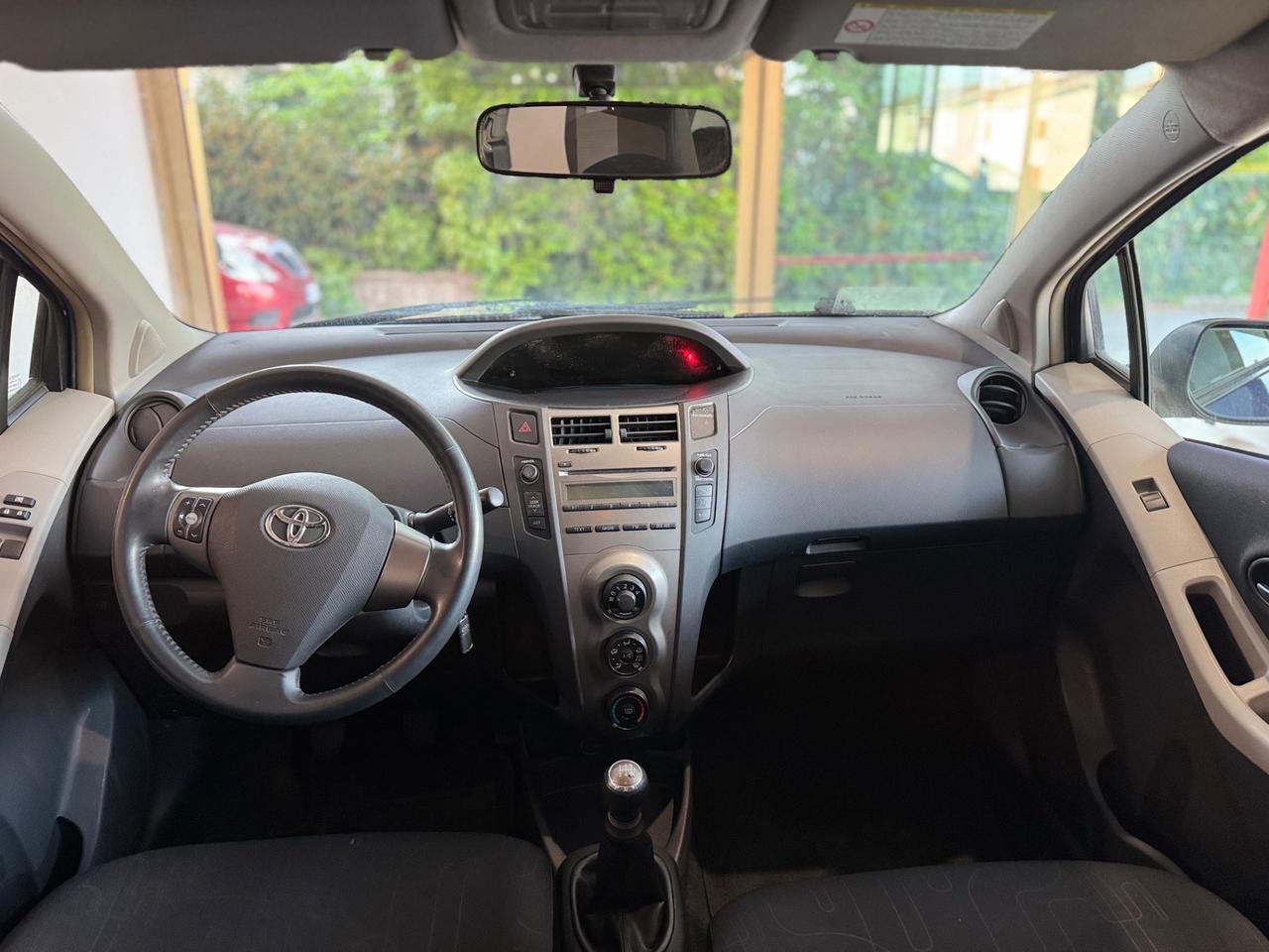 Toyota Yaris 1.0 5 porte Sol