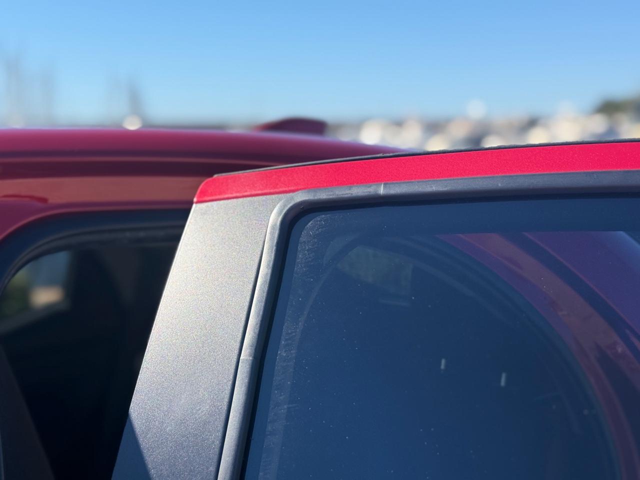 Toyota Yaris 1.5 Hybrid 5 porte red 2025