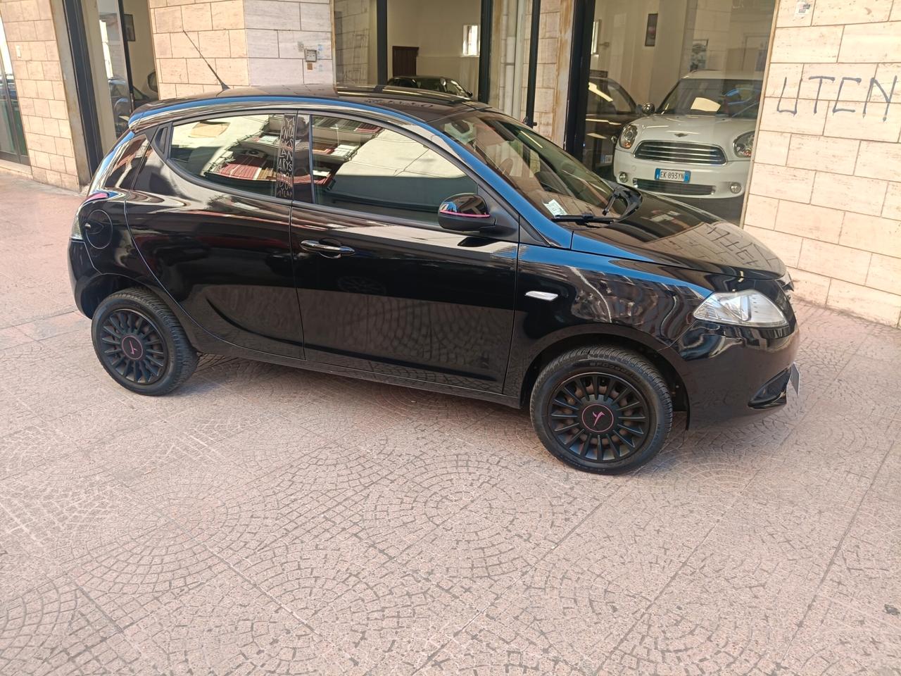 LANCIA YPSILON ELEFANTINO-METANO-Euro6450