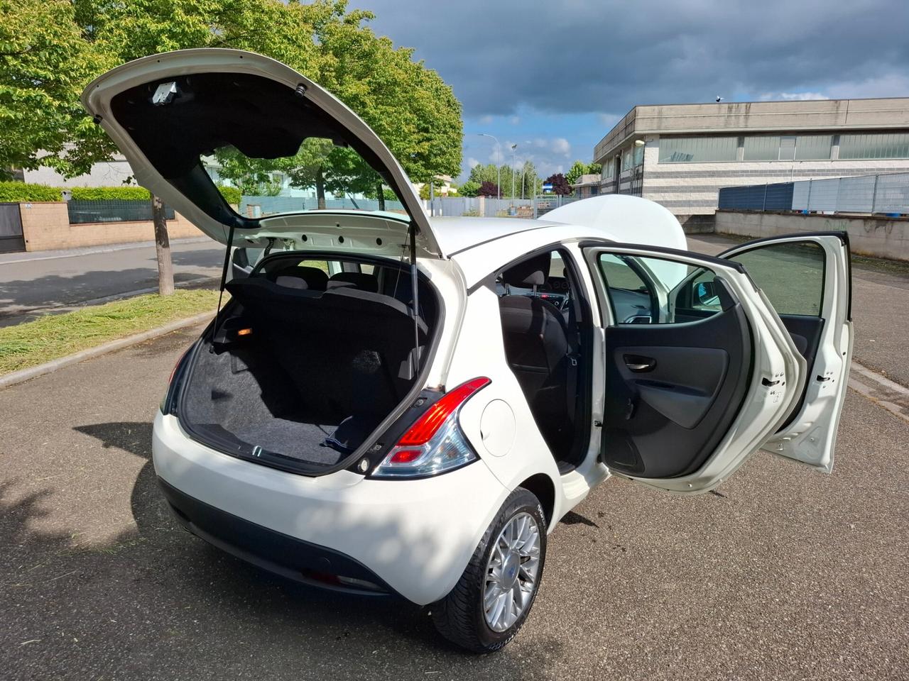 Lancia Ypsilon 1.2 69 CV 5 porte GPL Ecochic Gold