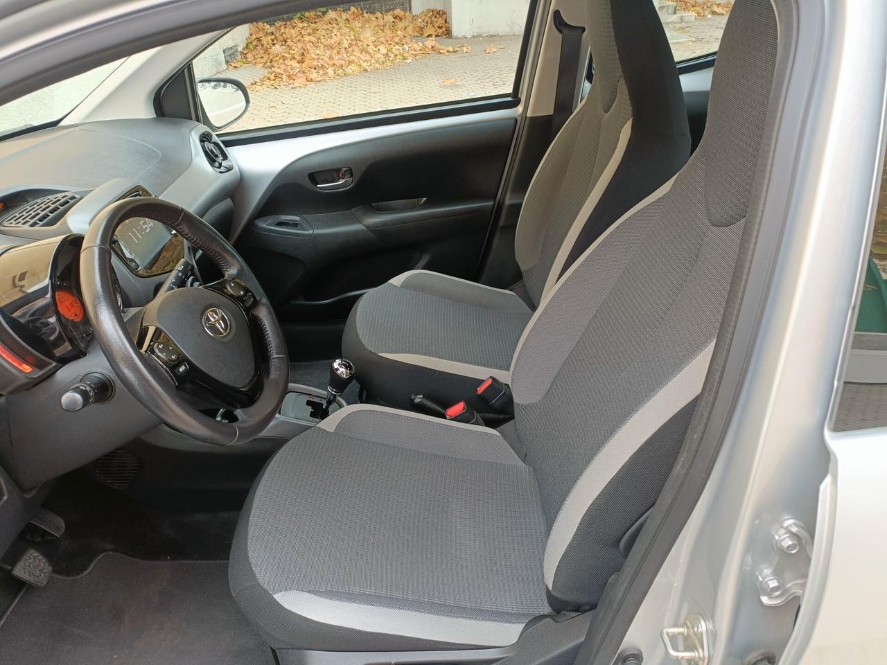 Toyota Aygo Connect 1.0 VVT-i 72 CV 5 porte x-play MMT