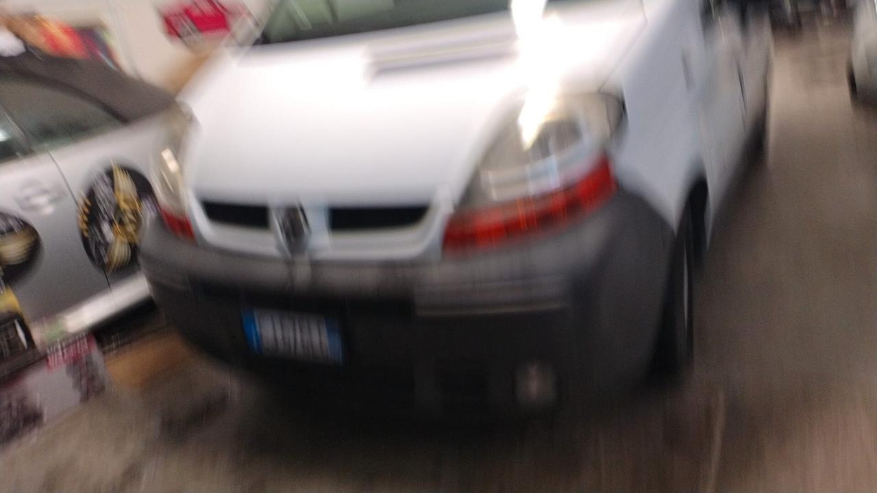 Renault Trafic 1.9 dCi/80 PC-TN Pass.Authent