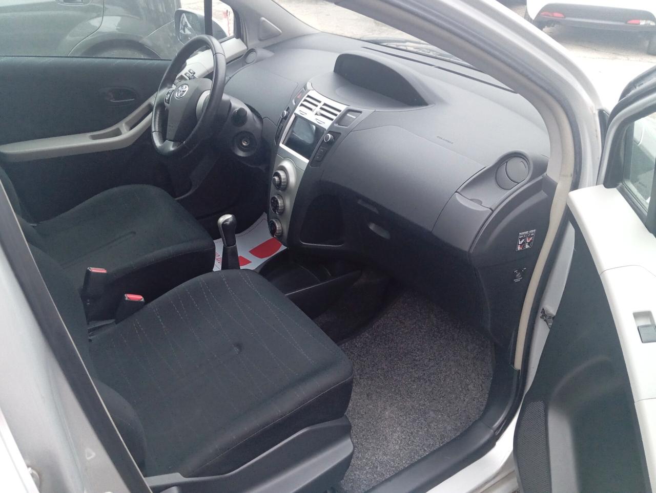 Toyota Yaris 1.0 5 porte Sol