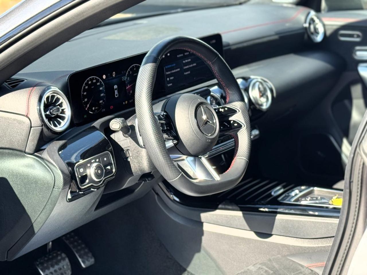 MERCEDES-BENZ CLA 200 Automatic AMG Line Premium 163CV Burmester®