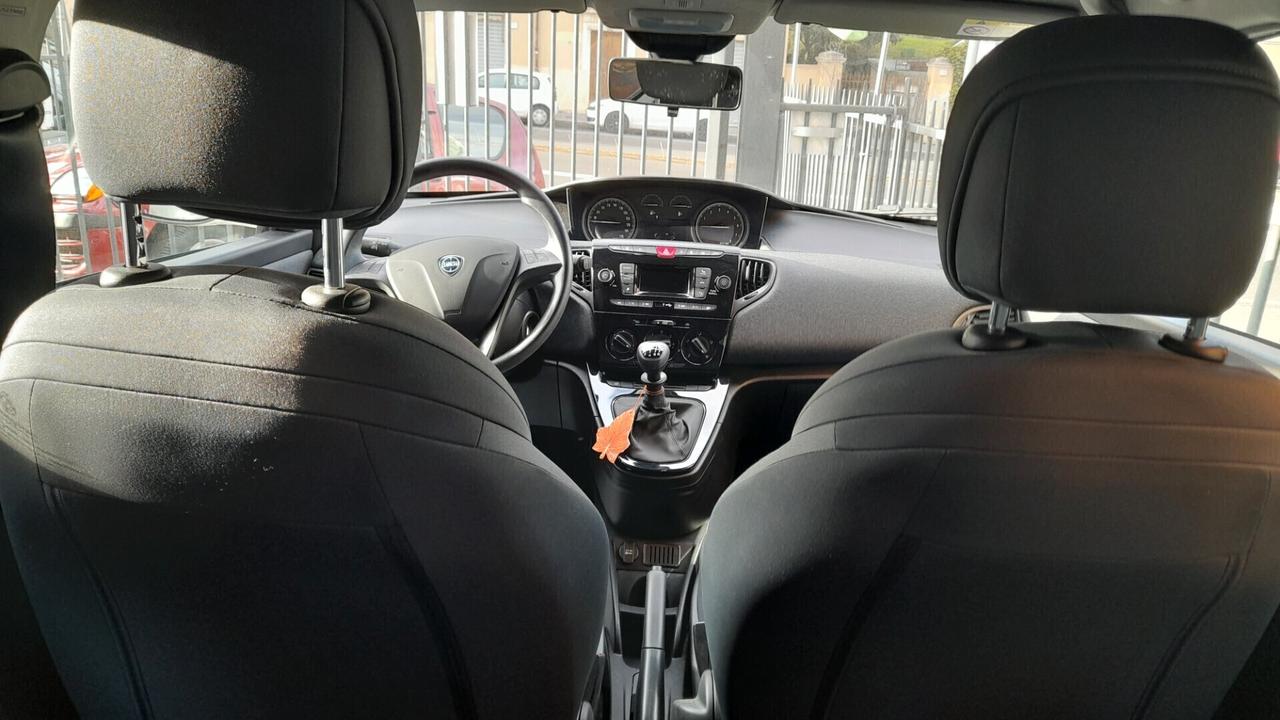 Lancia Ypsilon 1.0 FireFly 5 porte S&S Hybrid Silver A 169€ AL MESE