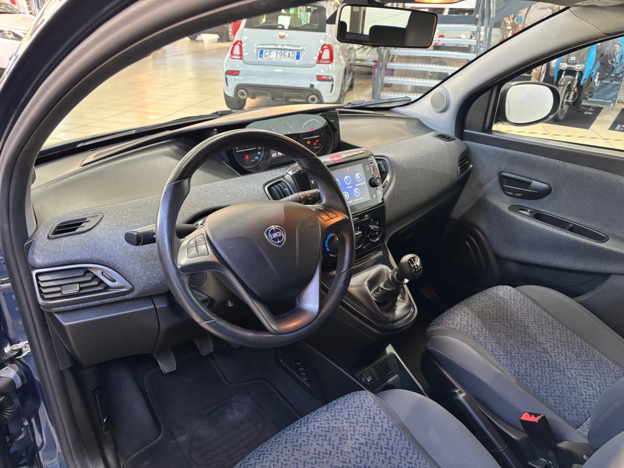 Lancia Ypsilon 1.0 FireFly 5 porte S&S Hybrid Ecochic Silver