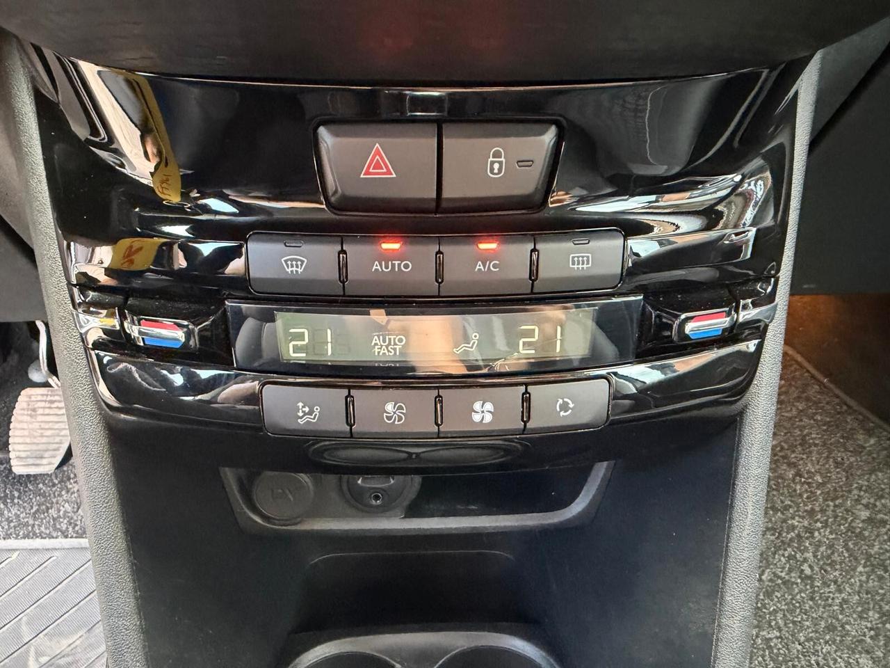 Peugeot 2008 BlueHDi 100 S&S Black Matt