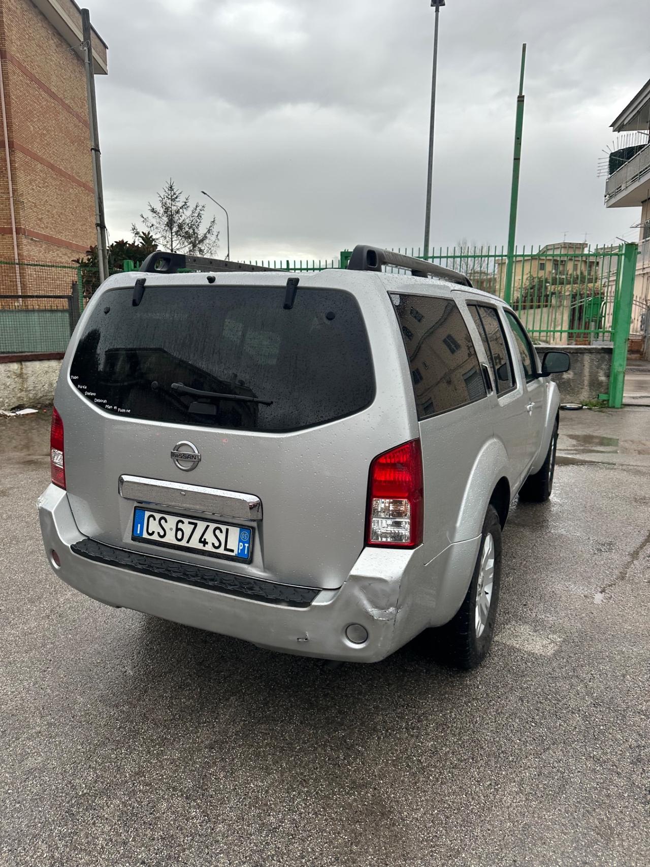 Nissan Pathfinder 2.5 dCi LE