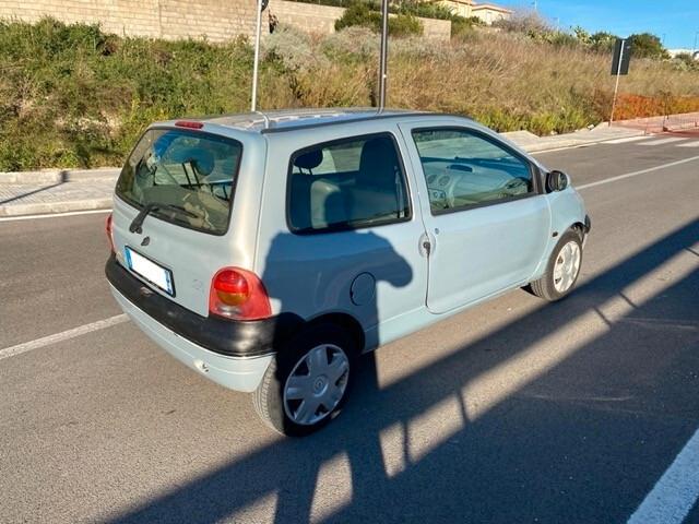 RENAULT TWINGO 1.2i DAVVERO MOLTO BELLA POCHI KM GUARDA