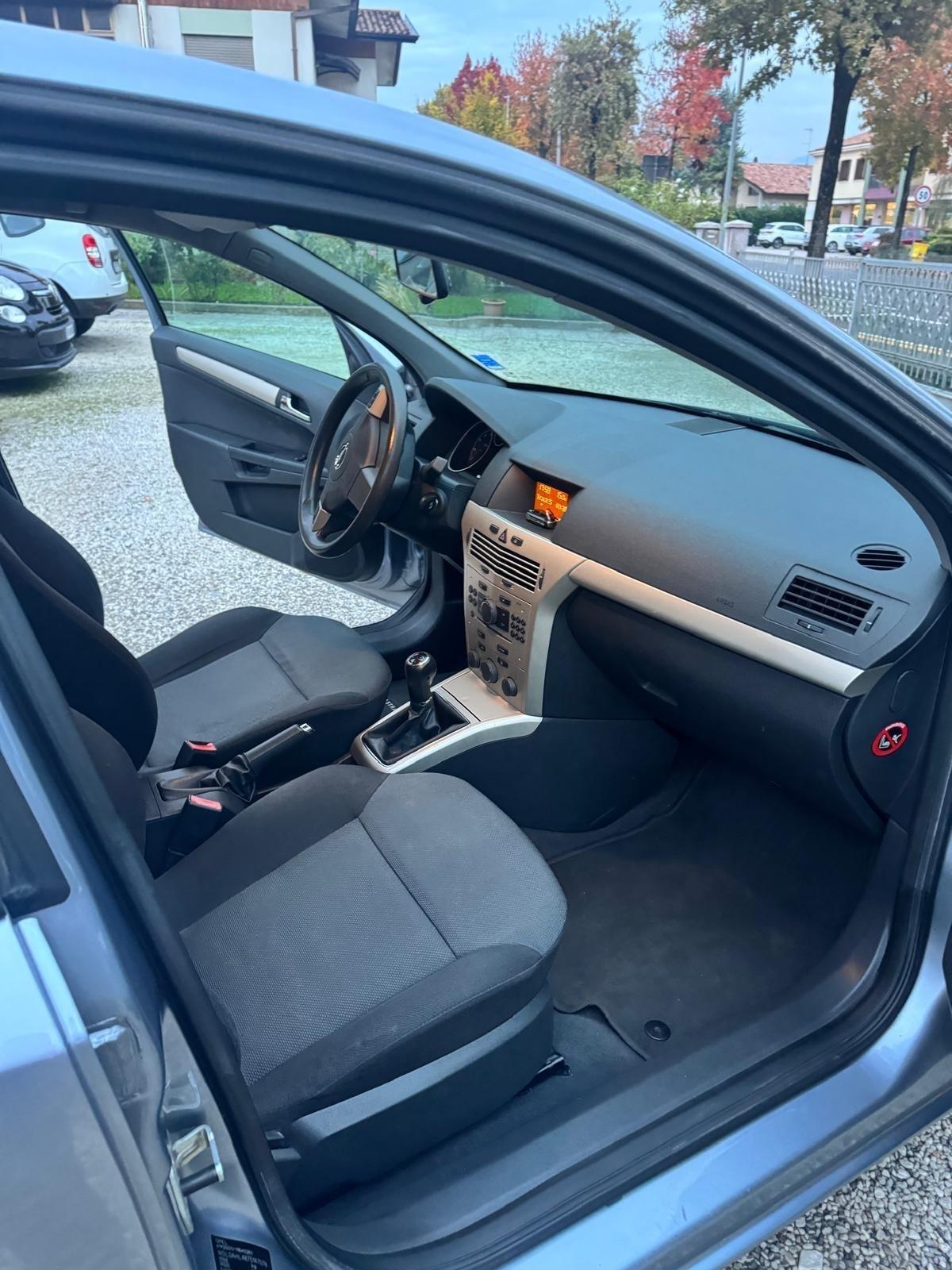 Opel Astra 1.6 16V VVT 5 porte Enjoy