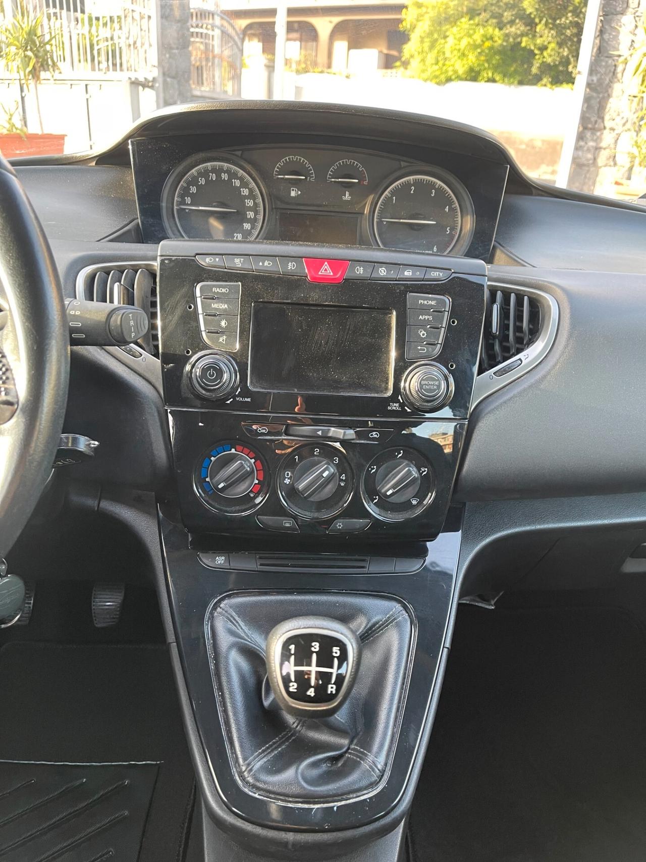 Lancia Ypsilon 1.3 MJT 95 CV S&S Platinum
