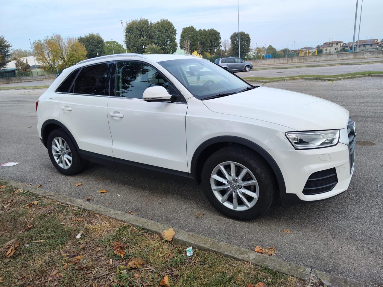 Audi Q3 2.0 TDI 120 CV Business