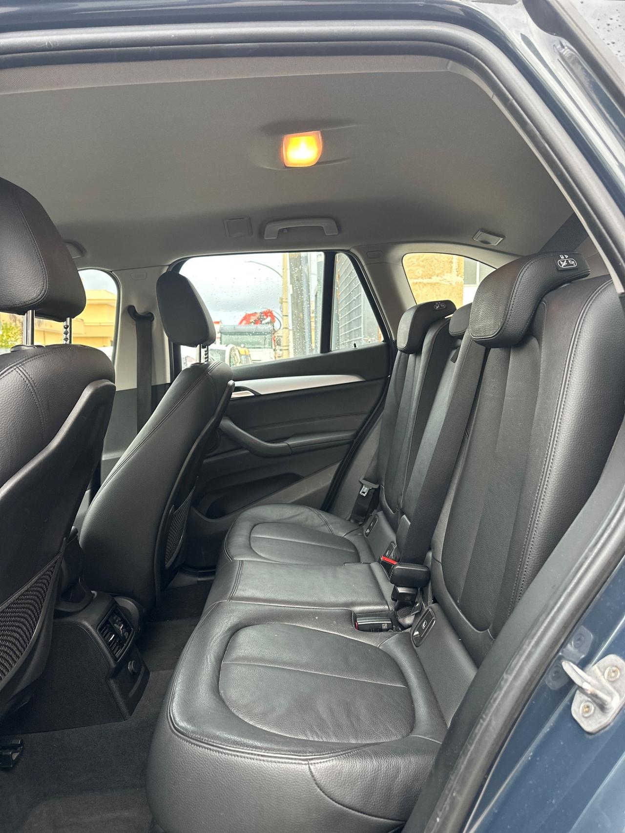 Bmw X1 sDrive18d Advantage-2017 LED/NAVI/PELLE