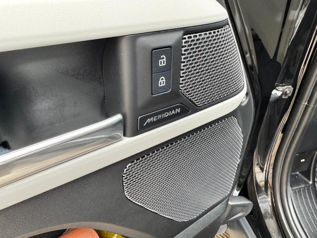 Land Rover Defender 110 3.0D I6 200 CV AWD Auto X-Dynamic SE