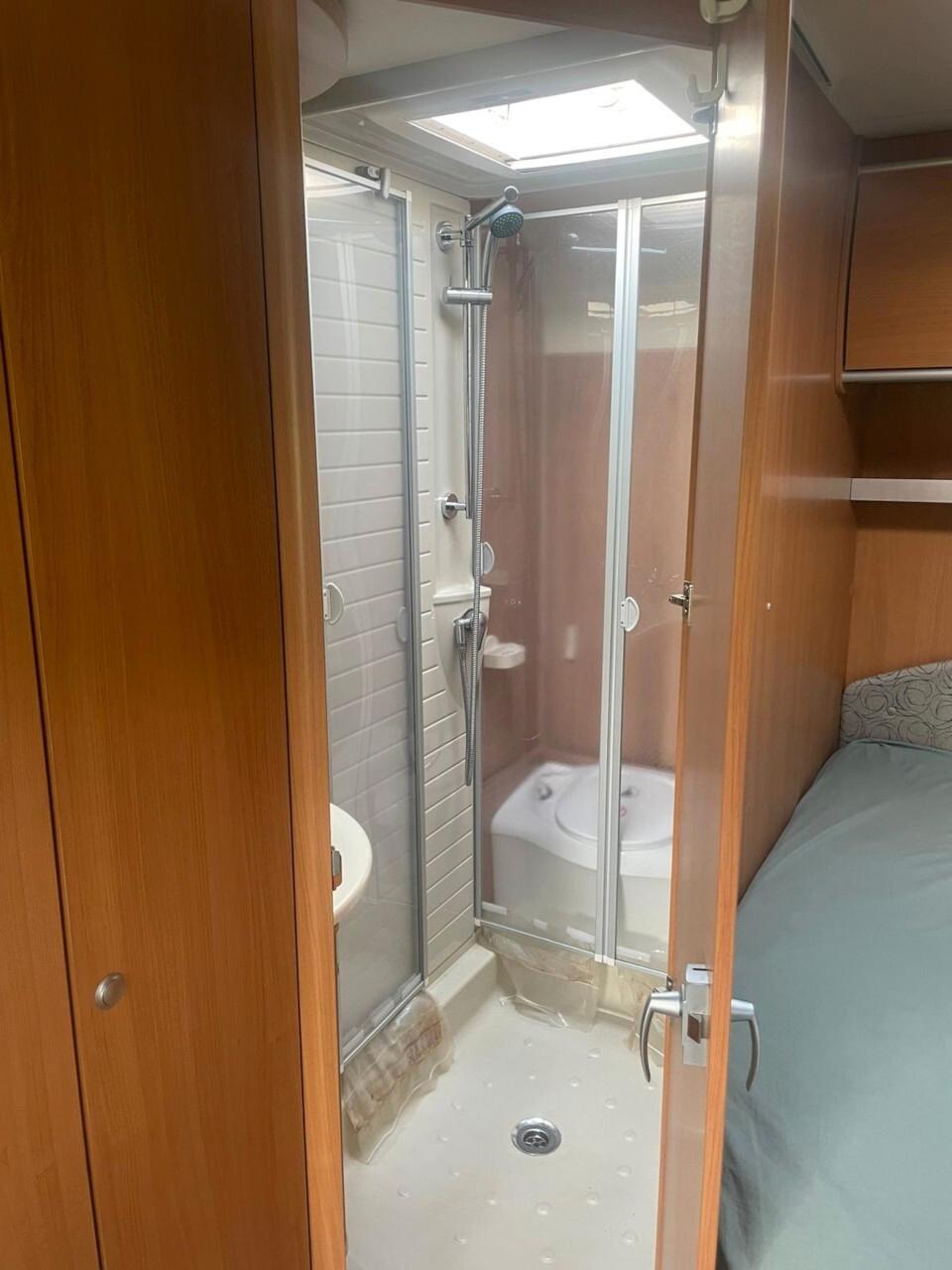 Bürstner Viseo 696 Motorhome con letto matrimoniale