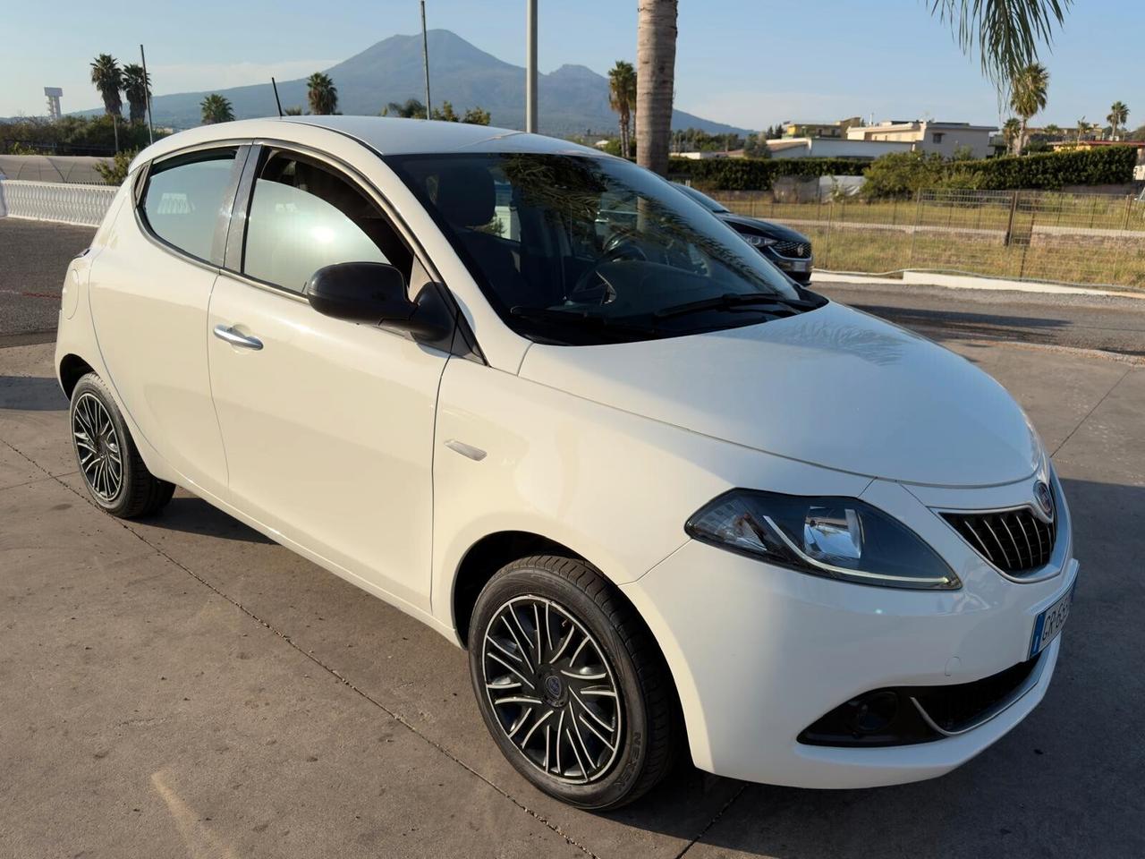 Lancia Ypsilon Hybrid Gold 2023 Nav e Retrocamera