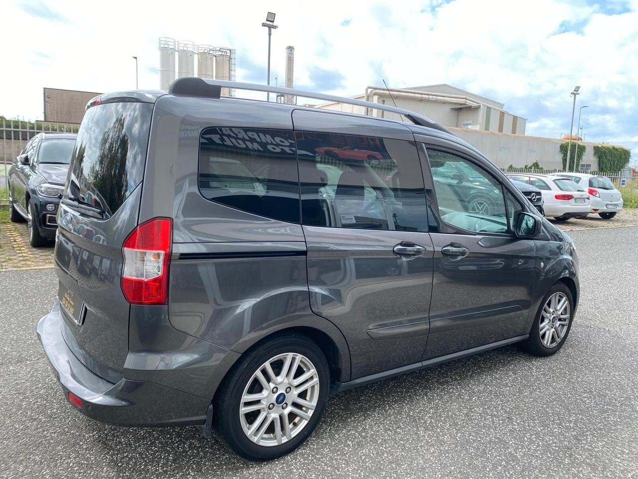 Ford Tourneo Connect 1.5 TDCi 120 CV Titanium