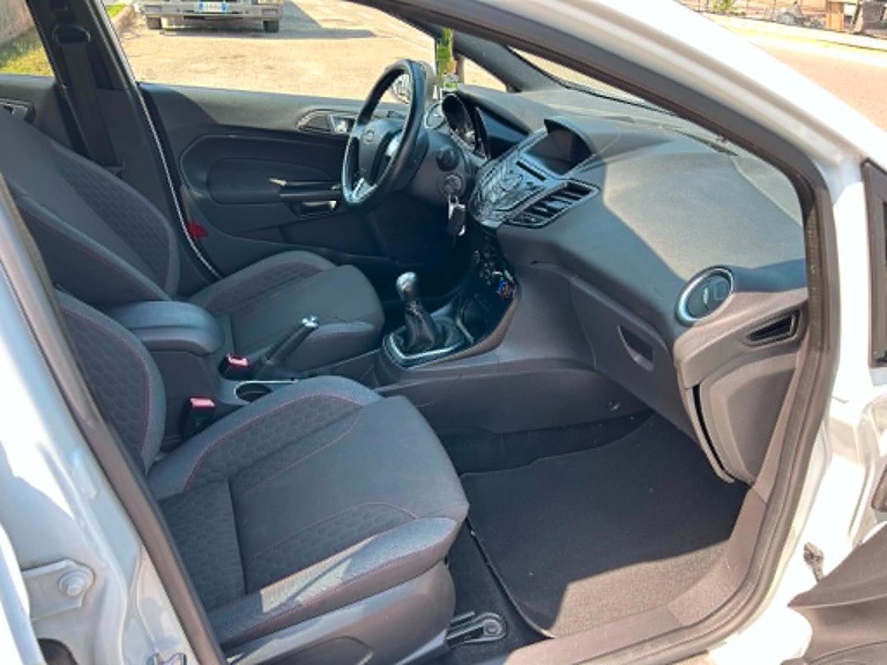 Ford Fiesta 1.5 TDCi 75CV 5 porte ST-Line NEOPATENTATI
