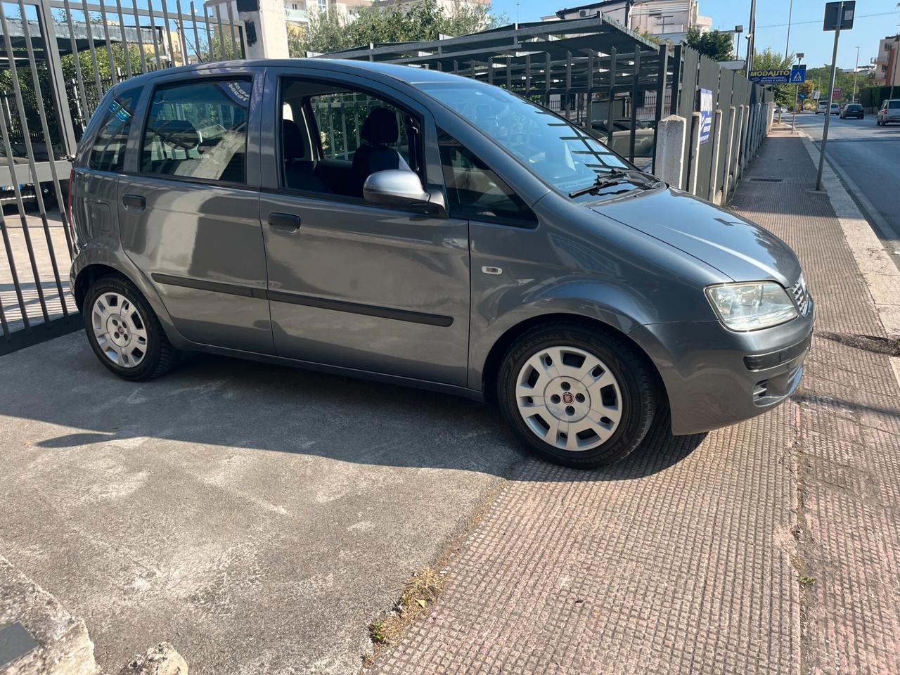 Fiat Idea 1.4 16V S&S Emotion
