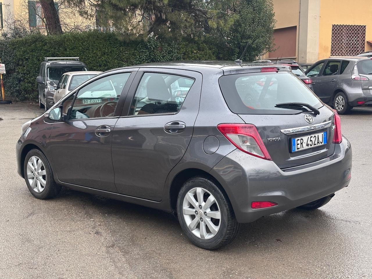 Toyota Yaris 1.0 5 porte Lounge Neopatentati