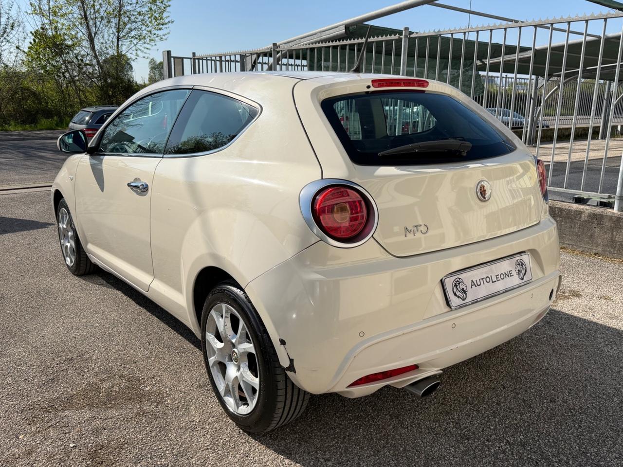 Alfa Romeo MiTo 1.6 JTDm 16V Distinctive Premium Pack