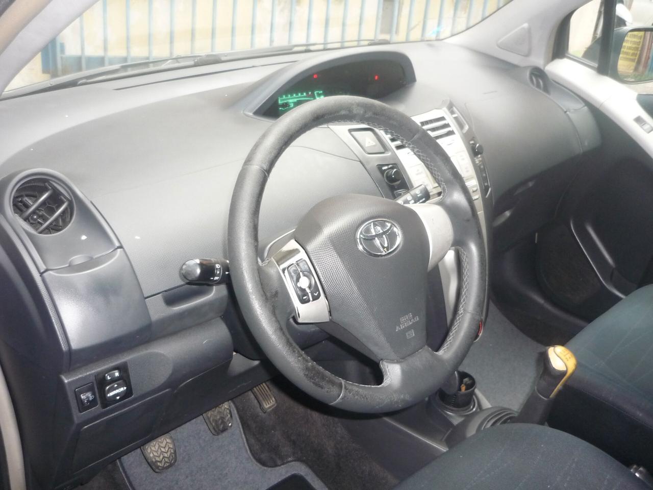 Toyota Yaris 1.0 5 porte Sol