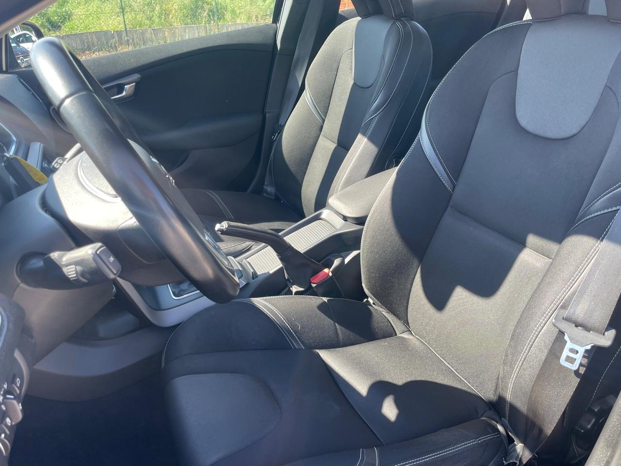 Volvo V40 D2 R-design