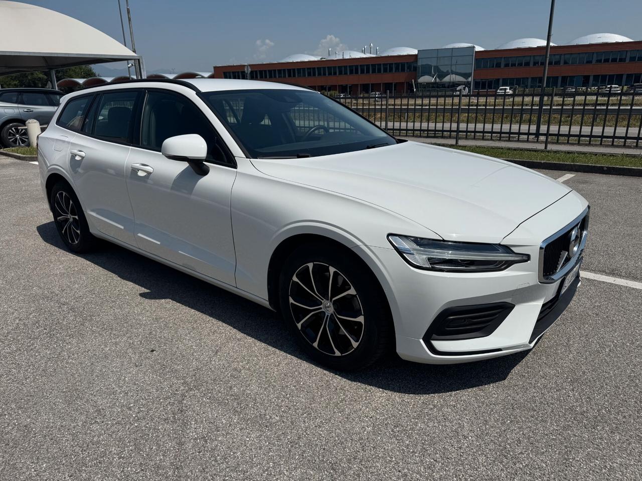 Volvo V60 B4 (Diesel/Hybrid) Automatico Momentum Bsn.