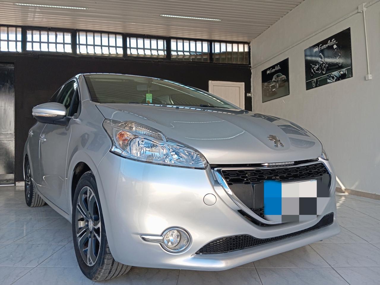 Peugeot 208 1.4 diesel 2015 CON GARANZIA