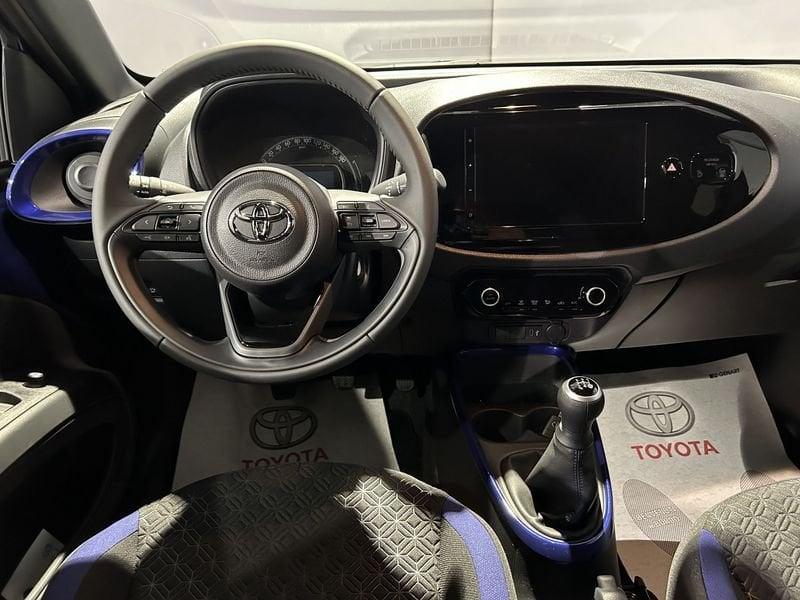 Toyota Aygo X 1.0 VVT-i 72 CV 5 porte Trend Km 0 Bi-Tone "JUNIPER BLUE & BLACK"